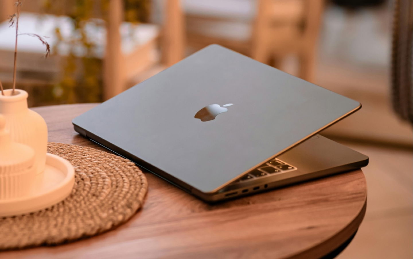 MacBook Pro en una mesa