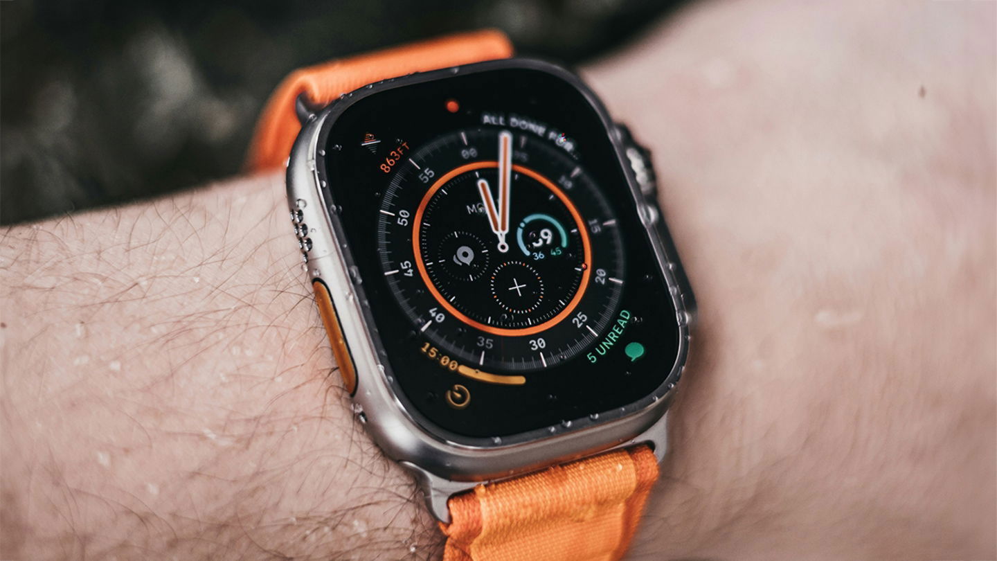 Orange strap Apple Watch Ultra