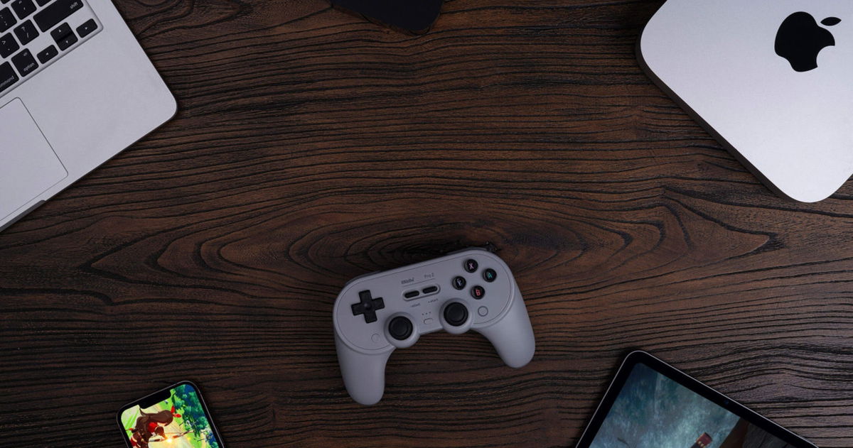 Este mando inalámbrico 8BitDo es compatible con dispositivos de Apple y puede ser tuyo por menos de 40 euros