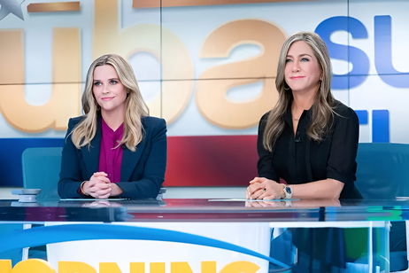 Esta serie representa el vertiginoso frenetismo del mundillo de la televisión y está en streaming