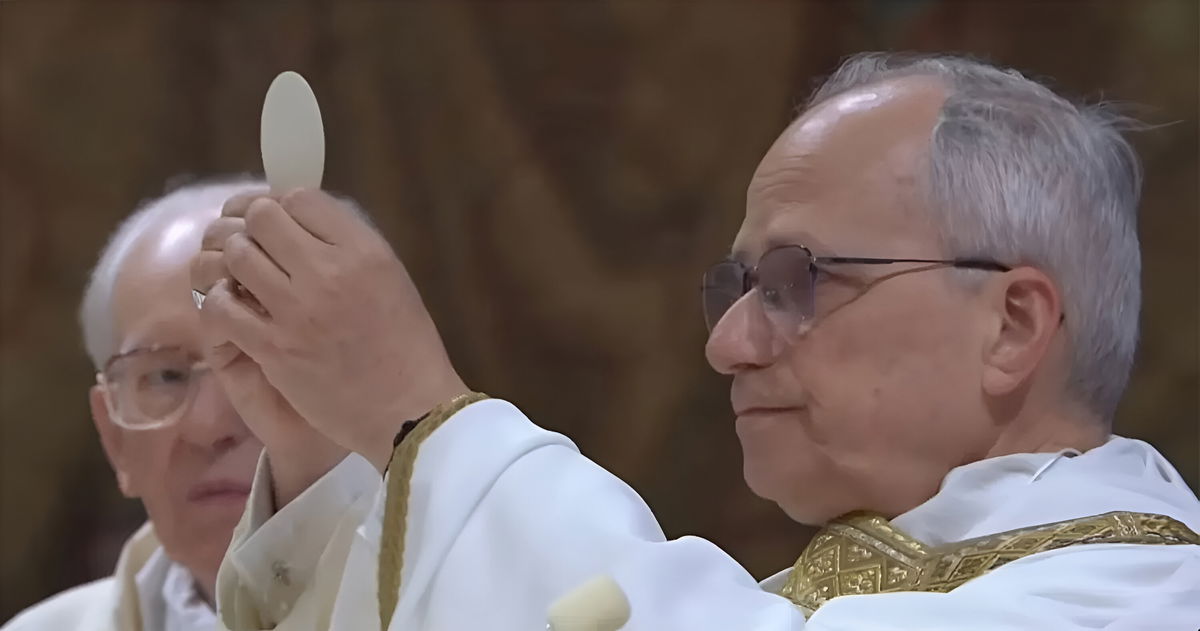 El nuevo Papa León XIV usa un Apple Watch y un iPhone