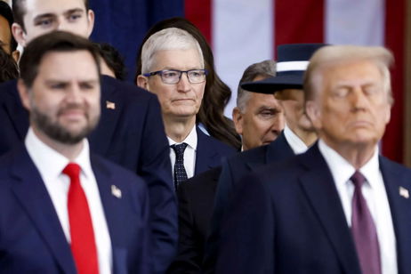 Trump amenaza con unos aranceles del 25% al iPhone si no se fabrica en EEUU