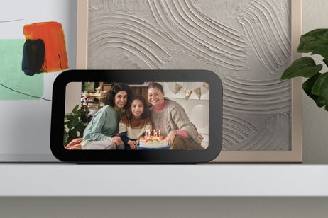 La pantalla inteligente más popular de Amazon cae de precio con su última oferta: sustituye tu despertador por Alexa e incluye un enchufe inteligente