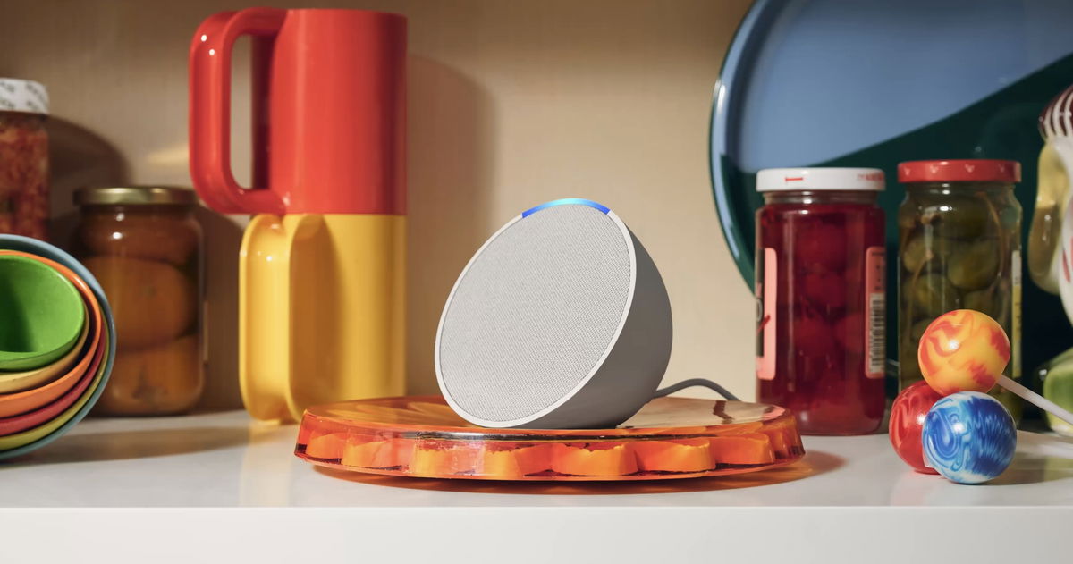 Poner Alexa por menos de 40 euros en cualquier lugar, una bombilla inteligente por 5 euros o un enchufe inteligente por céntimos: así son los nuevos chollos que están triunfando en Amazon