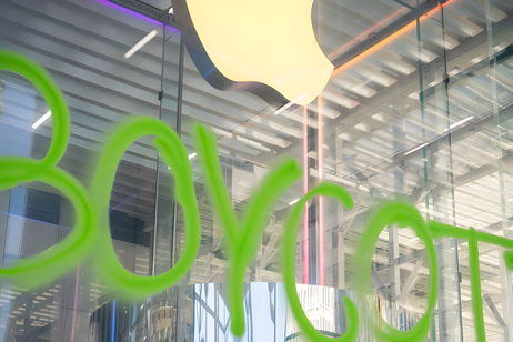 Vandalizan la Apple Store más icónica del mundo y piden un boicot a Apple, ¿por qué lo han hecho? Vandalizan la Apple Store más icónica del mundo y piden un boicot a Apple, ¿por qué lo han hecho?