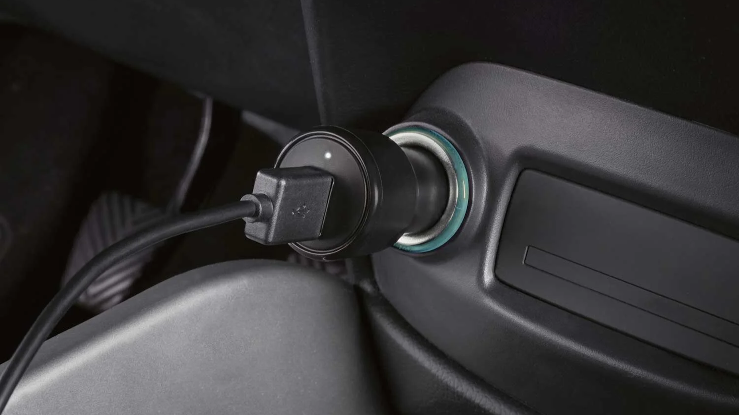 
            Este cargador para el coche del LIDL para móviles iPhone y Android cuesta tan solo 2,49 euros y puede salvarte en más de un apuro
          