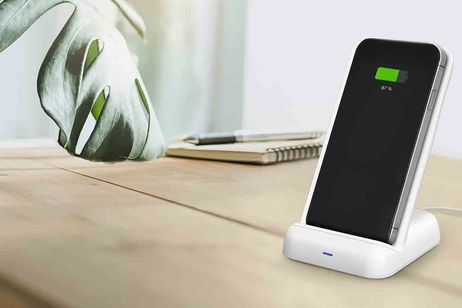 Este cargador inalámbrico compatible con el iPhone no cuesta ni 7 euros, y su diseño es espectacular