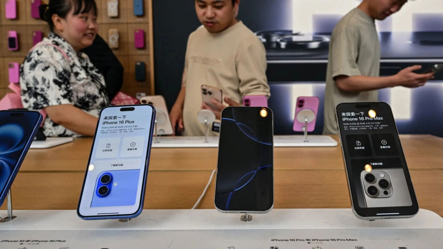 
            Los descuentos de Apple han funcionado: el iPhone vuelve a crecer en China tras dos años cayendo
          
