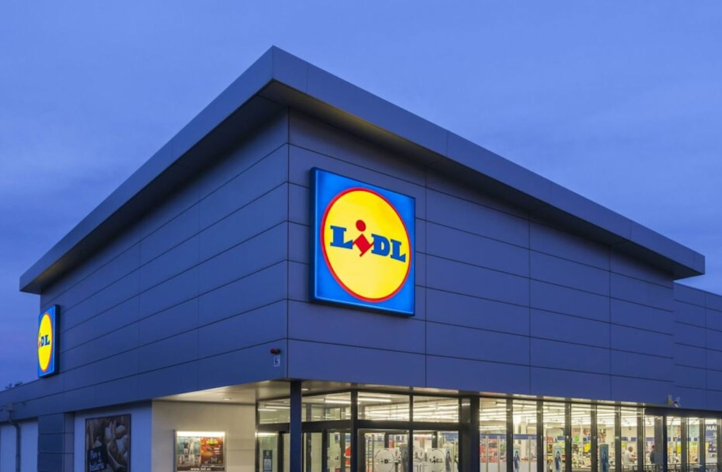 
            Este nuevo cargador definitivo del LIDL se ha hecho viral y llega para decir adiós a enredos de cables y otros trastos
          