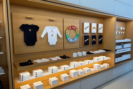 Apple ya ha arrasado en tecnología, ¿deberían volver a vender ropa? Apple ya ha arrasado en tecnología, ¿deberían volver a vender ropa?