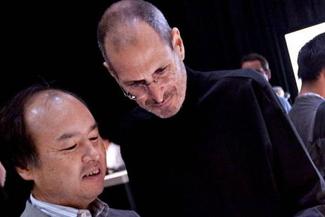 Lo apostó todo por Steve Jobs y por el iPhone 2 años antes de su lanzamiento. Le salió bien Lo apostó todo por Steve Jobs y por el iPhone 2 años antes de su lanzamiento. Le salió bien