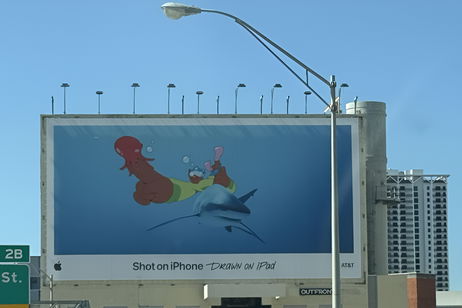 Una nueva valla publicitaria de Apple está levantando cierta polémica Una nueva valla publicitaria de Apple está levantando cierta polémica