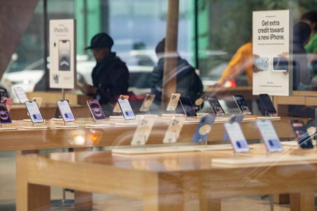 Apple tiene un nuevo chatbot de IA que no podrás utilizar pero que quizás te venda tu próximo iPhone