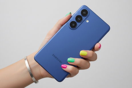Samsung seguirá a Apple y eliminará la gama "Plus". Lo peor que que lo llamará también igual que Apple Samsung seguirá a Apple y eliminará la gama "Plus". Lo peor que que lo llamará también igual que Apple