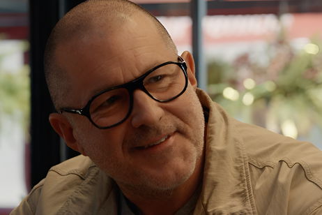 El exdiseñador de Apple Jony Ive acaba de lanzar una lámpara de 5.000 dólares con un diseño espectacular El exdiseñador de Apple Jony Ive acaba de lanzar una lámpara de 5.000 dólares con un diseño espectacular