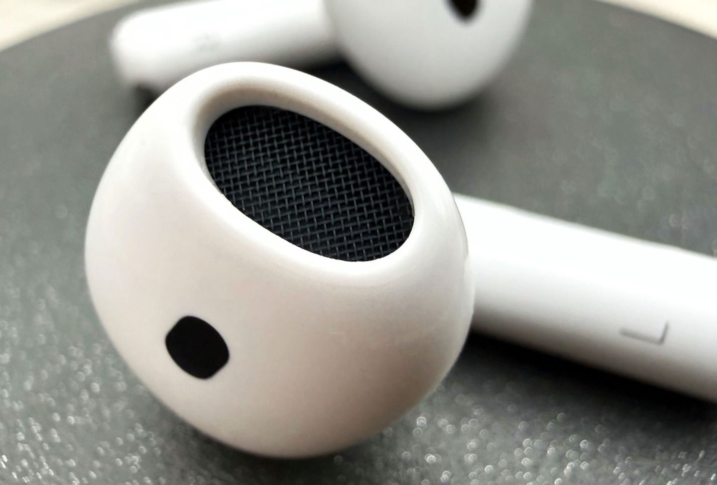 AirPods 4