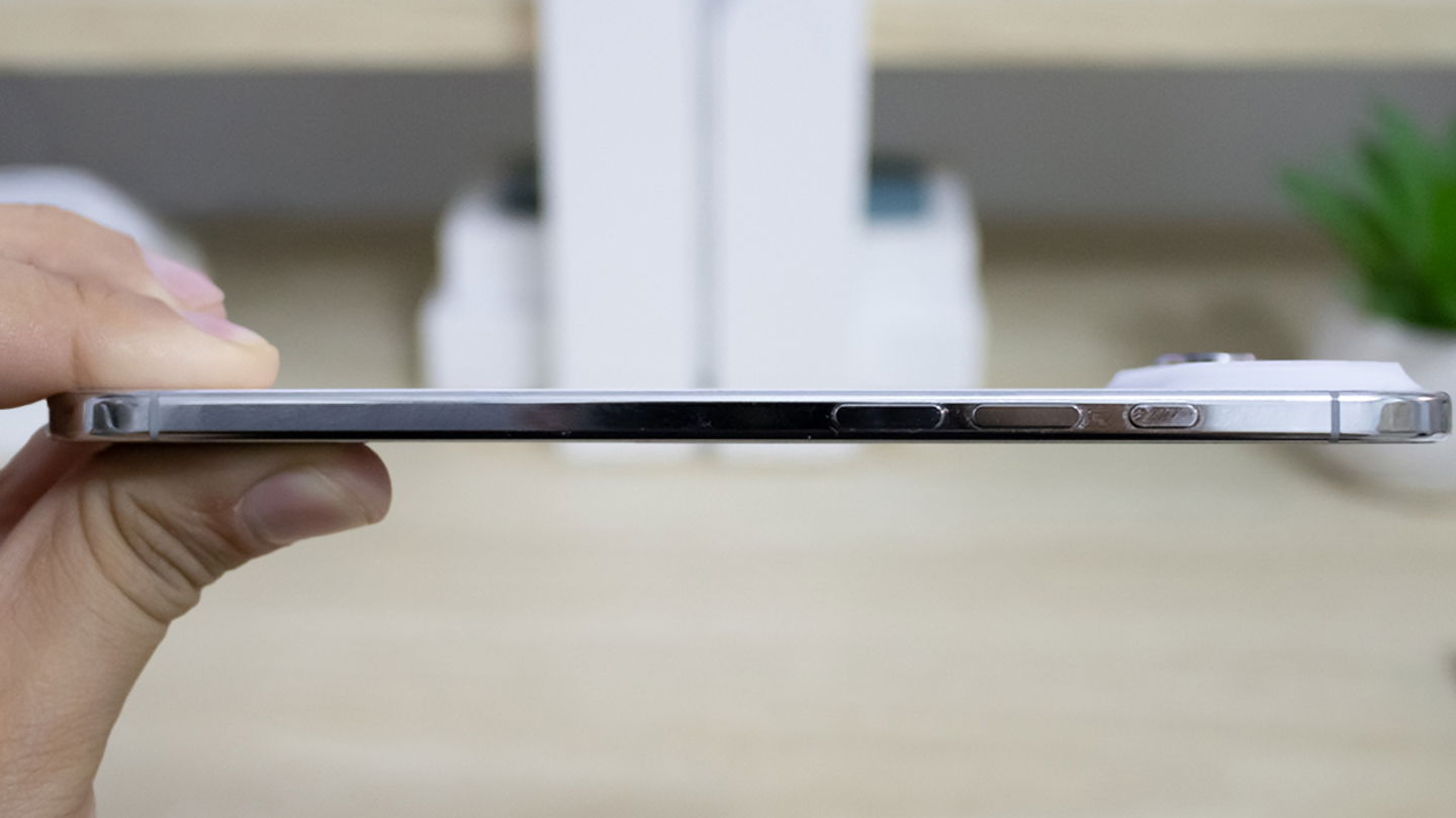 iPhone Air de lado