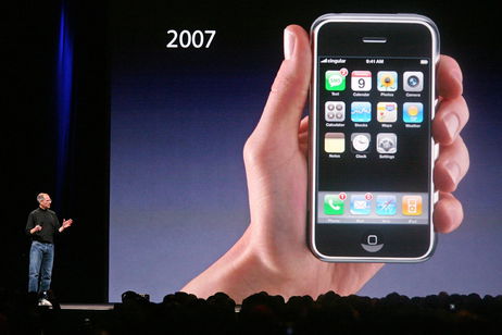 Steve Jobs y la presión a Corning que creó el cristal del iPhone original Steve Jobs y la presión a Corning que creó el cristal del iPhone original
