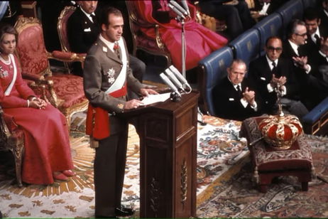 Steve Jobs convenció al Rey emérito Juan Carlos I para comprar un ordenador de 13.000 euros con encanto y una servilleta Steve Jobs convenció al Rey emérito Juan Carlos I para comprar un ordenador de 13.000 euros con encanto y una servilleta