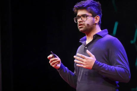 Tener una "novia de IA" puede "derretirte el cerebro" según una de las voces más autorizadas