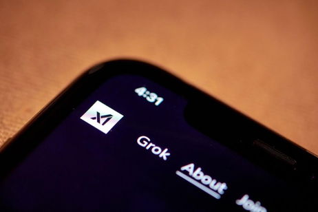 Elon Musk quiere que Siri se apoye en Grok, su IA. Pero parece que Google tiene ventaja