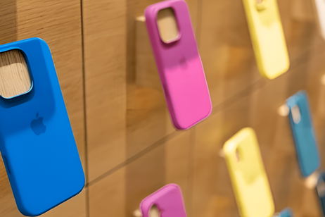 Se confirma lo evidente: casi nadie utiliza el móvil “desnudo", la mayoría de usuarios utiliza una funda y un protector de pantalla