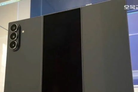 El Samsung Galaxy Z TriFold se deja ver en vídeo mostrando todos sus detalles El Samsung Galaxy Z TriFold se deja ver en vídeo mostrando todos sus detalles