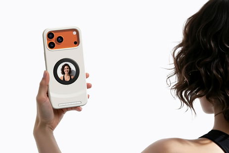 Esta es la funda definitiva: una pantalla secundaria para selfies y almacenamiento extra