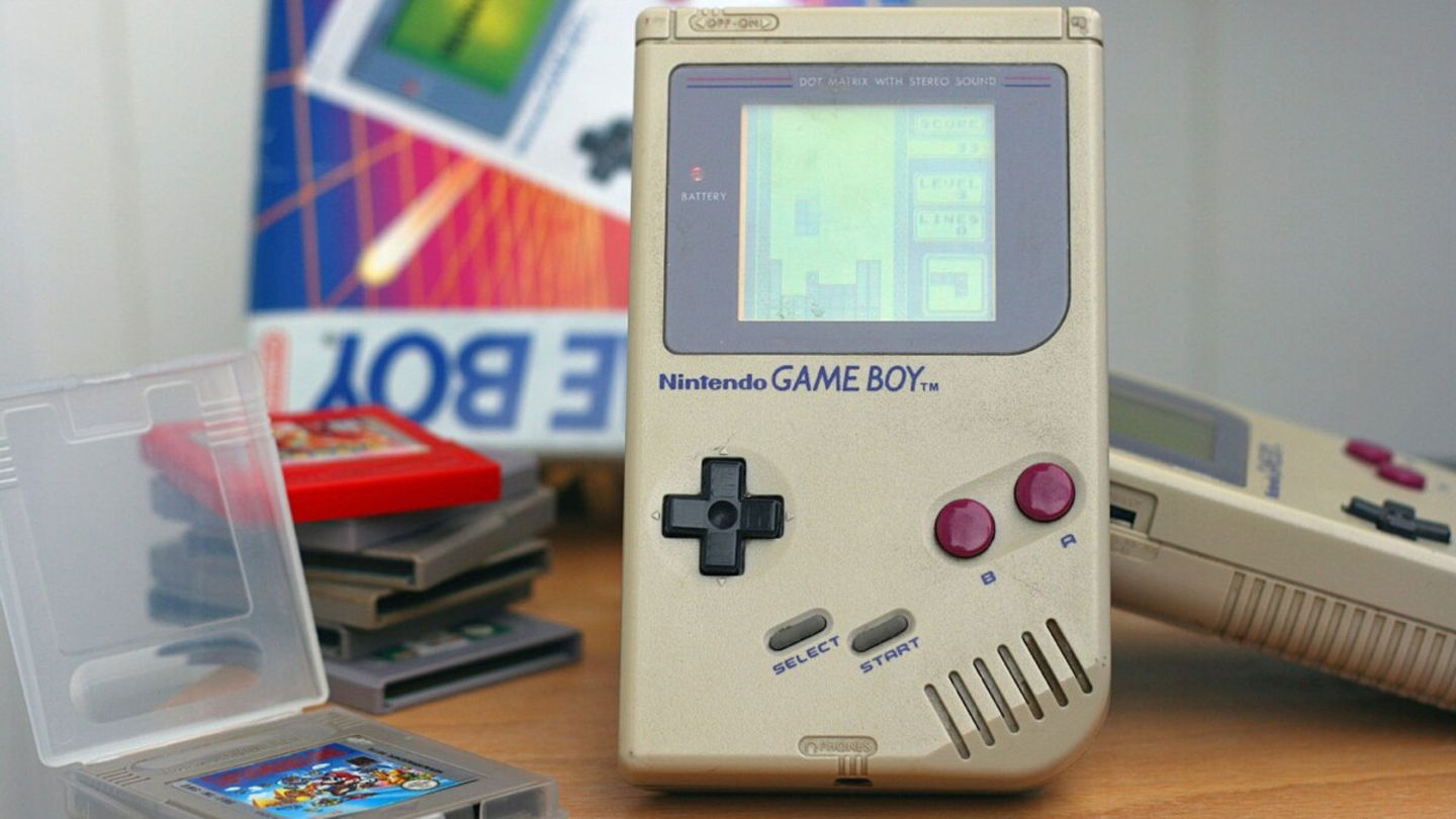 Game Boy original con sus cartuchos