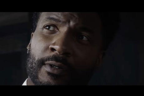 Este es el nuevo anuncio del iPhone 17 Pro Max destacando su zoom óptico de una forma muy cómica