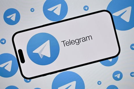 El nuevo diseño Liquid Glass de iOS 26 llega a Telegram acompañado por resúmenes de IA