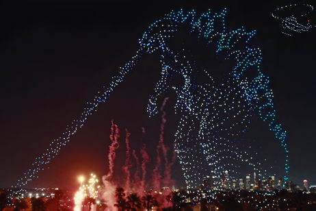 Un Godzilla gigante con drones para celebrar el estreno de la nueva temporada de Monarch: Legacy of Monsters Un Godzilla gigante con drones para celebrar el estreno de la nueva temporada de Monarch: Legacy of Monsters